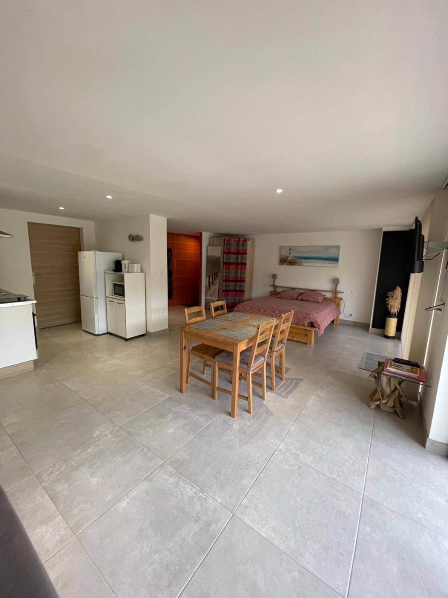Studio 40M2 Avec Terrasse Le Mas De Lauriane Saintes-Maries-de-la-Mer Eksteriør billede